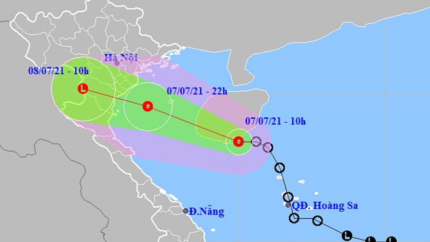 Tropical low depression moves closer, heavy rain expected